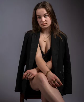 Date: 21 April 2024
Model: Esmée @esmeetijssenx

#portraitphotography #portretfotografie #portrait #photooftheday
#portraitpage #discoverportrait #maternityphotography #maternity
#globe_people #globe_portraits #artofvisuals
#earth_portraits #endlessfaces #peopleoftheworld
#globalpeople #worldportraits #instagood #picoftheday
#followme #photoshoot #bnwmood #bnwportrait #bnw_greatshots